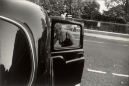 Garry Winogrand. London, aus der Serie „Women are Beautiful”, 1960–1975. Um 1967