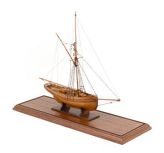 CASED MODEL OF A PILOT BOAT 20th Century Case