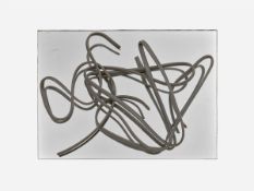 Hermann Glöckner. Grau ummanteltes, dreiadriges Aluminiumkabel auf Spiegel.
